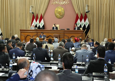 عشرات النواب العراقيون يواصلون اعتصامهم داخل البرلمان